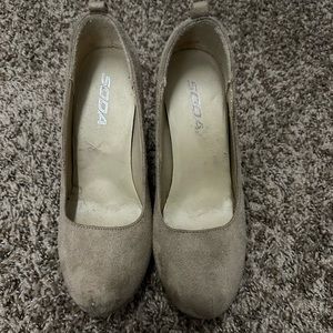 Tan/Beige Wedges